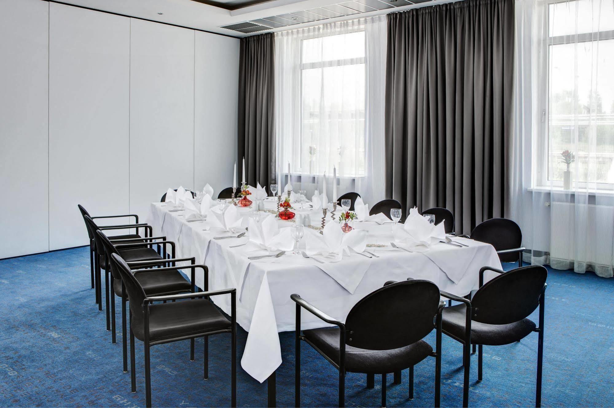 Intercityhotel Rostock Bagian luar foto