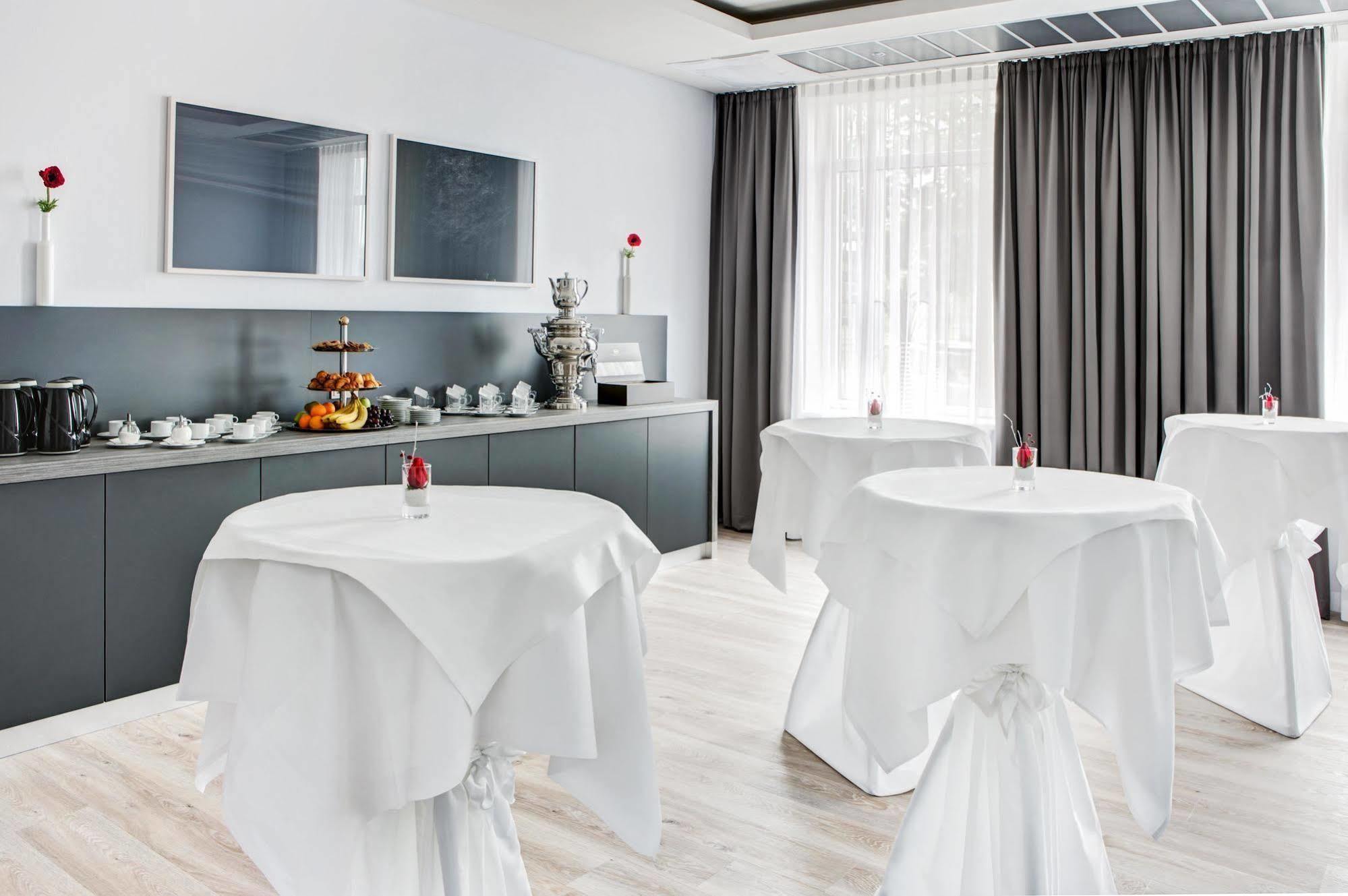 Intercityhotel Rostock Bagian luar foto